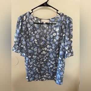 ✨Women’s Loft Outlet Short Sleeve Vneck Blouse Size M